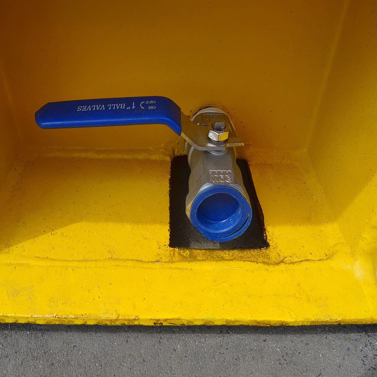 8&rsquo; Containment Cube - Backstorage Containers LLC